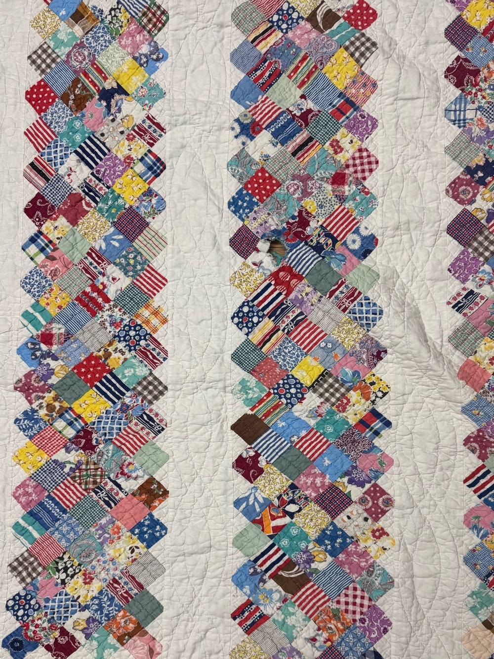 Handmade Vintage Patchwork Quilt - Scrappy Chain Multicolor Pattern - Picture 5 of 12